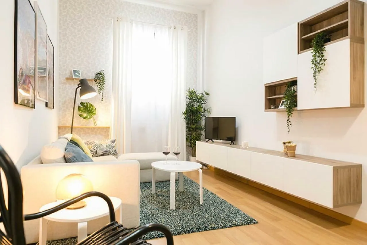 Family Apartment Patio&Swimming Pool In Center Malaga Spain
