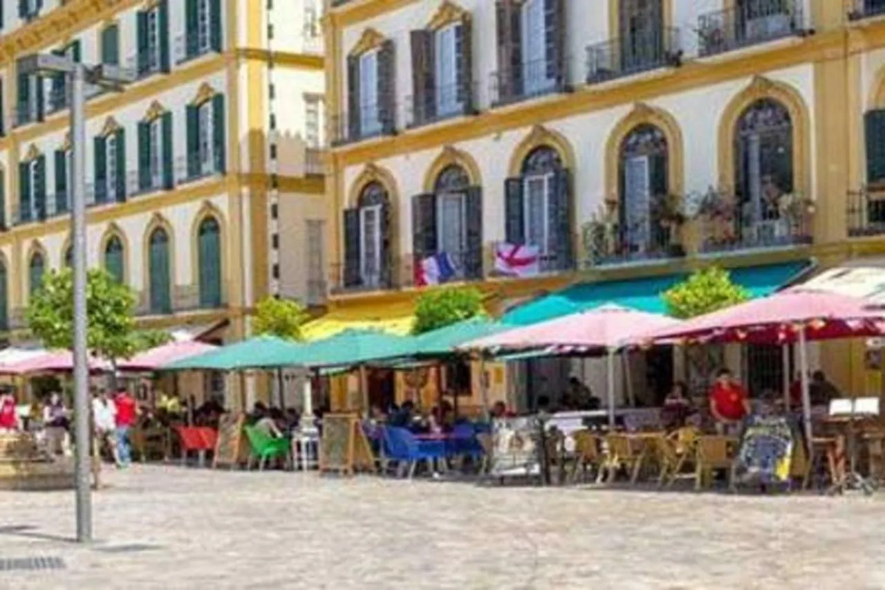 Family Apartment Patio&Swimming Pool In Center Malaga Spain